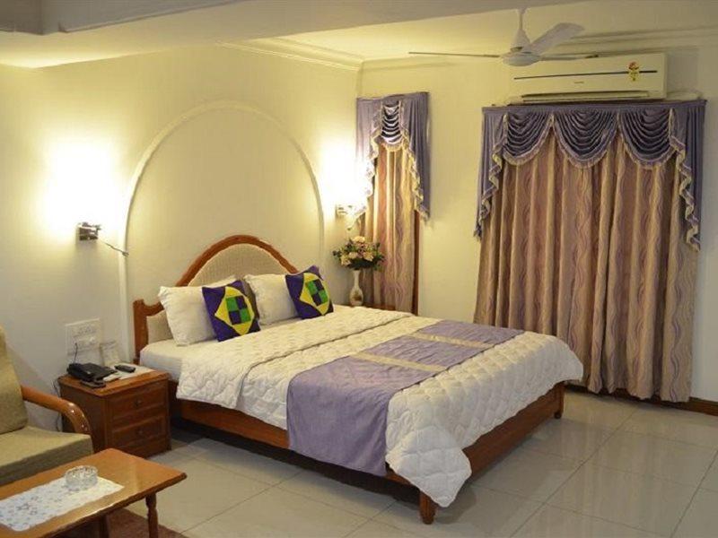 Hotel Apex International Vadodara Exterior photo