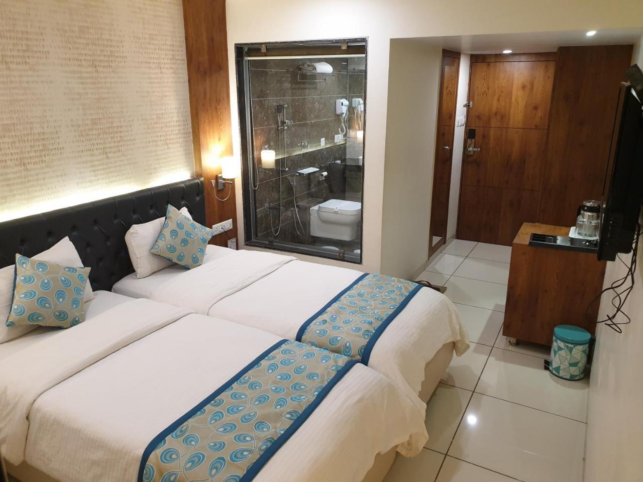 Hotel Apex International Vadodara Exterior photo